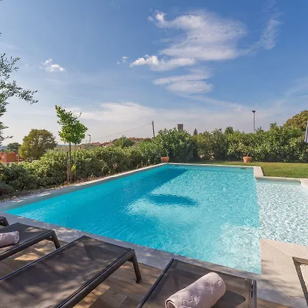 Prázdninový dům Malerische Mit Meerblick, Privatpool, Billard, Bikes, Tischtennis Sveti Lovreč Pazenatički