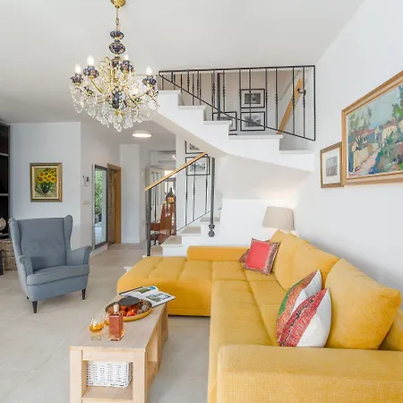 Prázdninový dům Malerische Mit Meerblick, Privatpool, Billard, Bikes, Tischtennis Sveti Lovreč Pazenatički