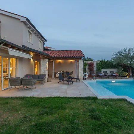 Prázdninový dům Malerische Mit Meerblick, Privatpool, Billard, Bikes, Tischtennis